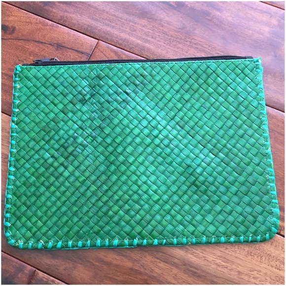 Let Go And Trust The Universe Green Straw Clutch - Picture 2 of 4